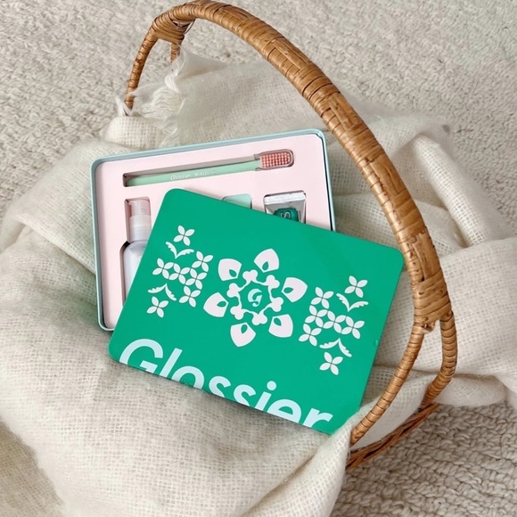 Glossier Cross Country Kit NWT - Picture 6 of 6